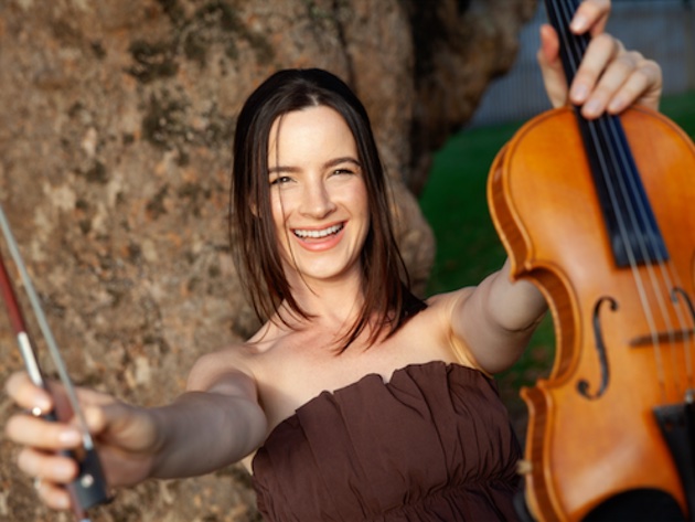 Amalia Hall suona Elgar: il concerto per violino-Foto: sito ufficiale di Orchestra di Roma Tre Amalia Hall suona Elgar: il concerto per violino-Foto: sito ufficiale di Orchestra di Roma Tre