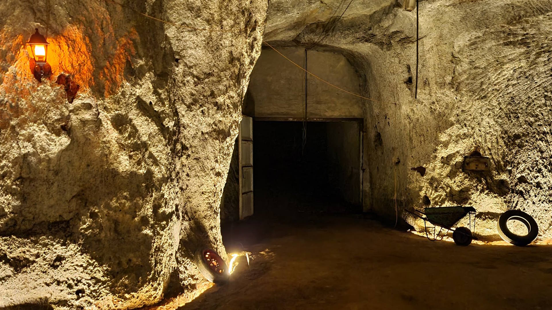 Cava romana dell'Appia Antica ph. Sotterranei di Roma Cava romana dell'Appia Antica ph. Sotterranei di Roma