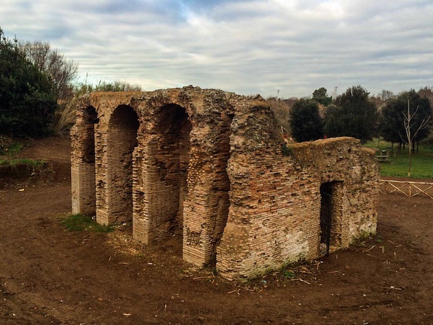 Cisterna romana monumentale Foto Parco Appia Antica