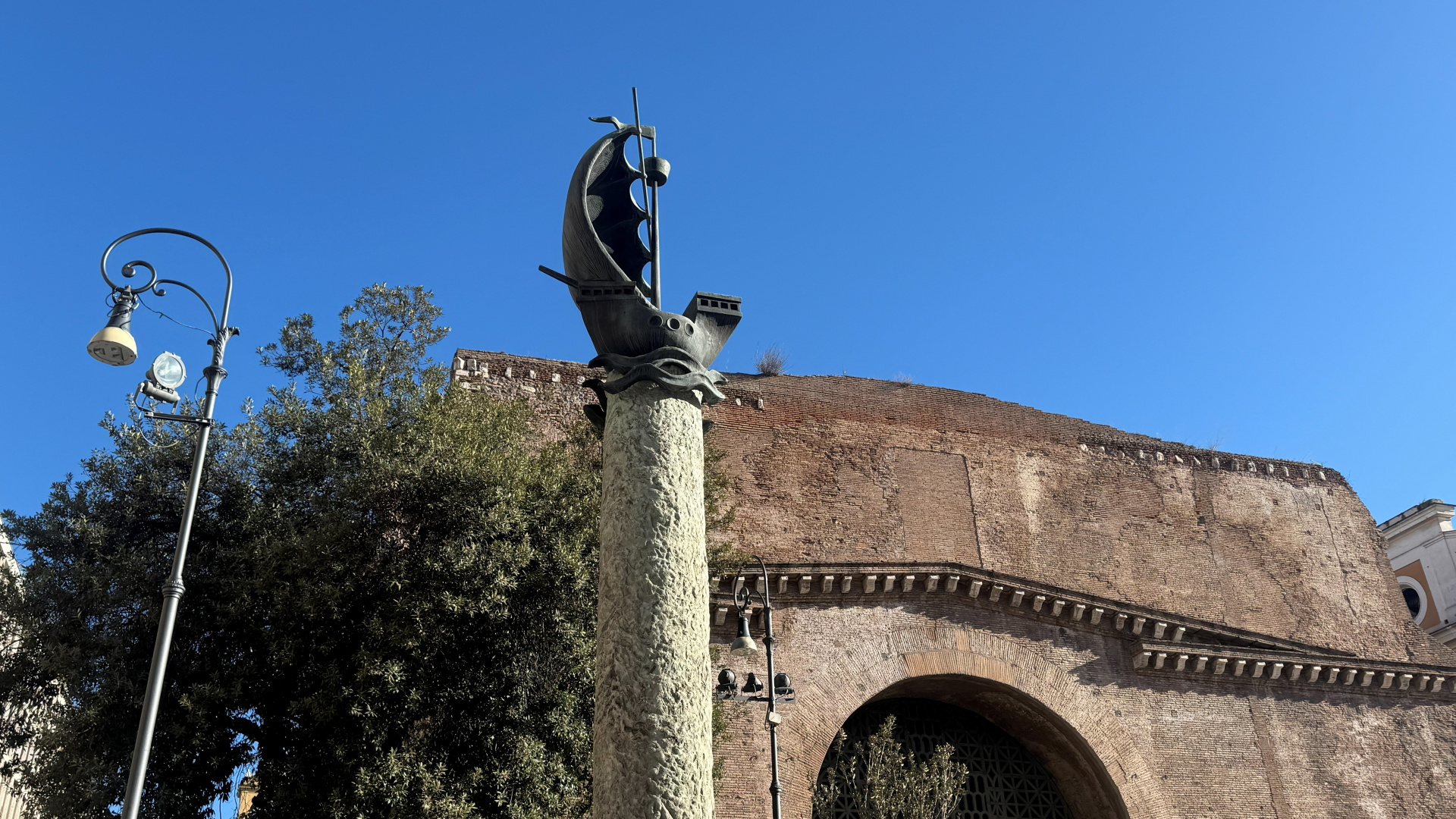 Colonna di Parigi alle Terme di Diocleziano Ph. Turismo Roma Colonna di Parigi alle Terme di Diocleziano Ph. Turismo Roma