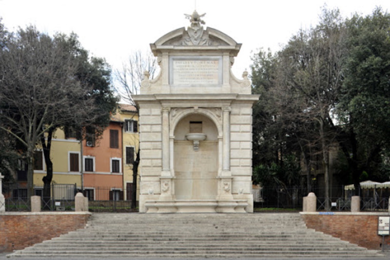 Fontana dell'Acqua Paola in piazza Trilussa