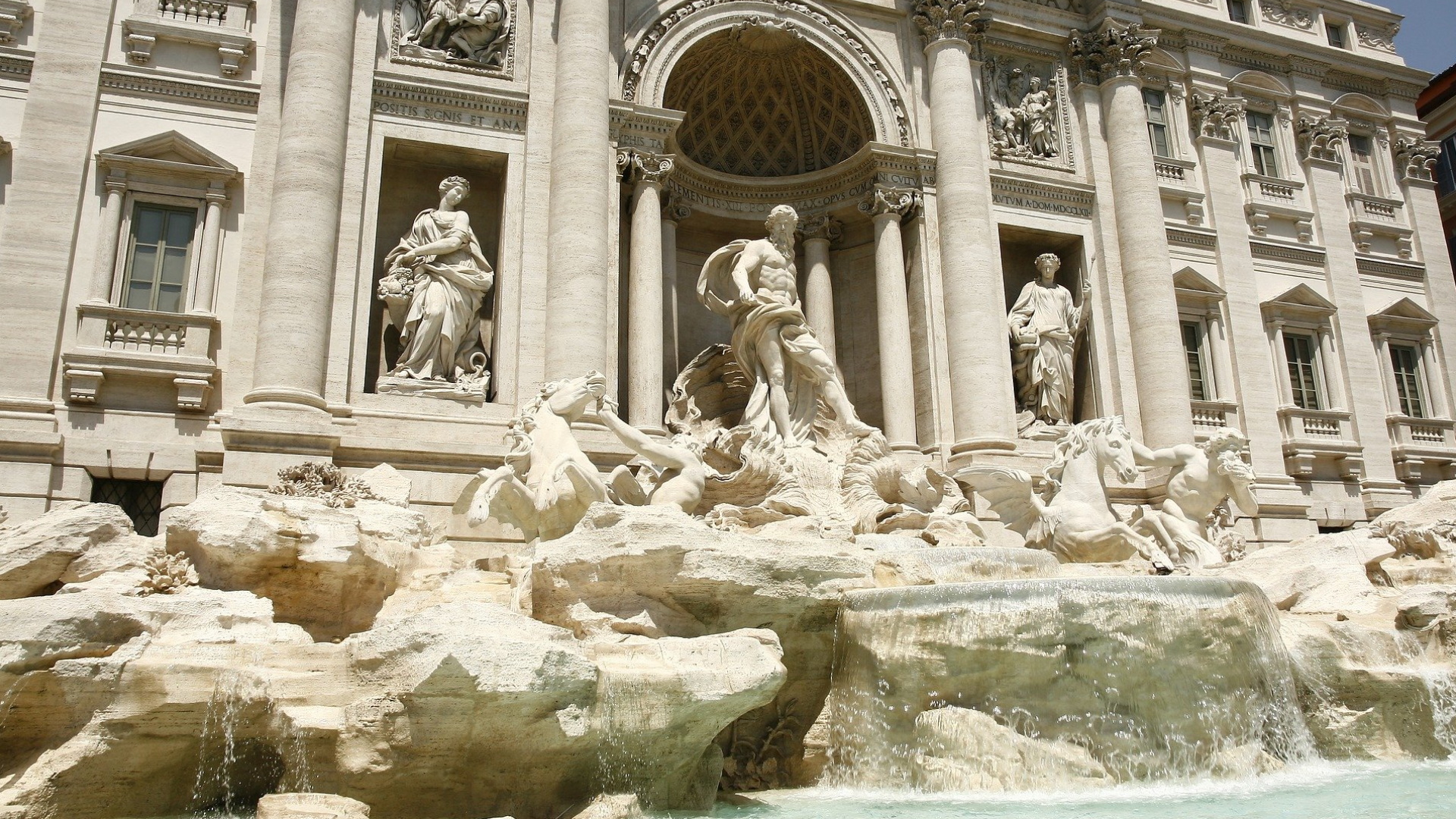 the building behind trevi fountain