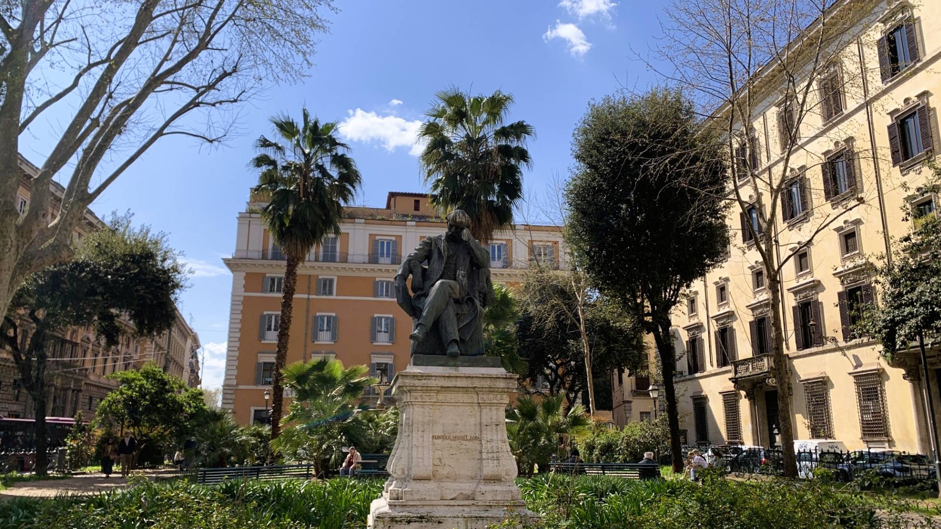 Piazza Benedetto Cairoli ph. Turismo Roma