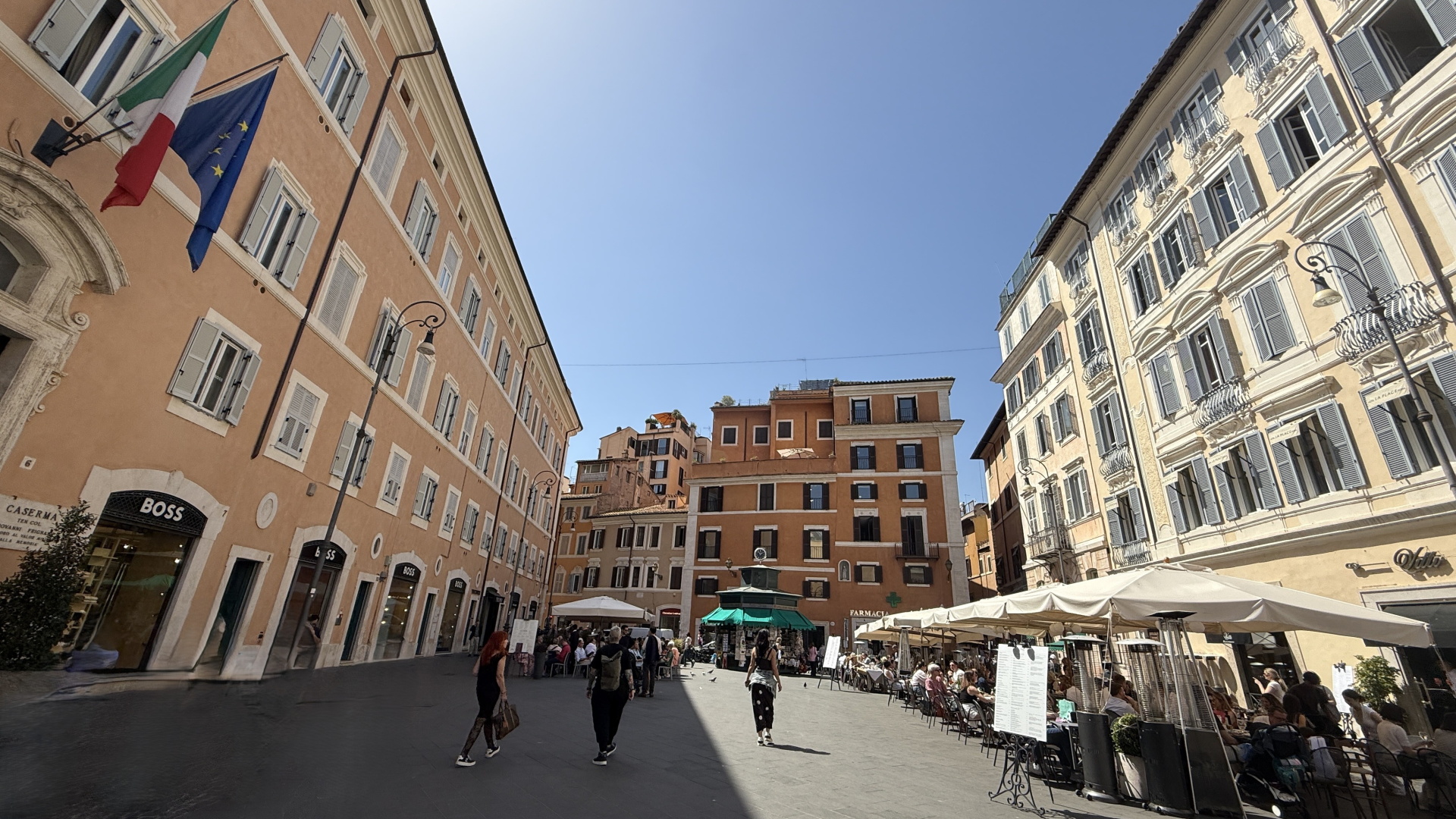 Piazza San Lorenzo in Lucina Ph. Turismo Roma Piazza San Lorenzo in Lucina Ph. Turismo Roma