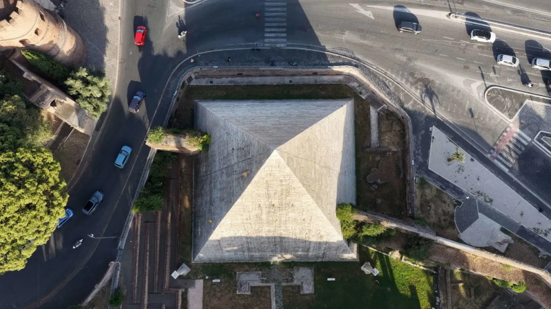 Piramide Cestia Ph. Fabio Caricchia Piramide Cestia Ph. Fabio Caricchia