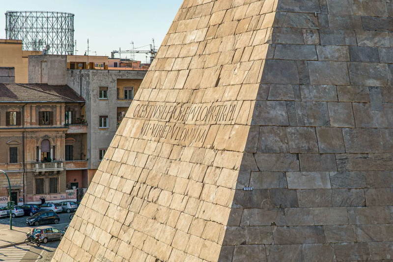 Piramide Cestia Ph. Fabio Caricchia Piramide Cestia Ph. Fabio Caricchia