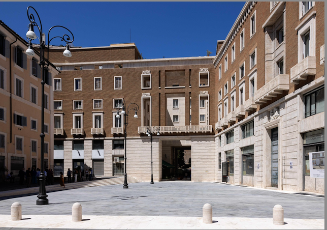Largo dei Lombardi torna a splendere dopo gli interventi di restyling-Foto: CS Largo dei Lombardi torna a splendere dopo gli interventi di restyling-Foto: CS