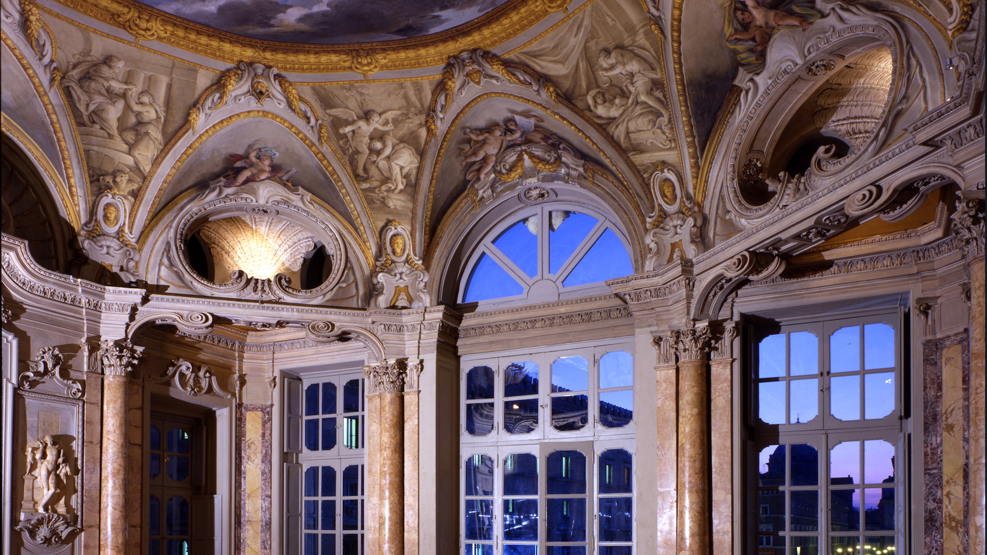 Veduta della Coffee House di Palazzo Colonna Ph. Coffee House di Palazzo Colonna Veduta della Coffee House di Palazzo Colonna Ph. Coffee House di Palazzo Colonna