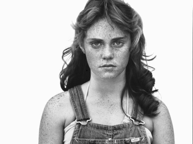 Foto: Sandra Bennett, twelve year old, Rocky Ford, Colorado, August 23, 1980 ©The Richard Avedon Foundation Foto: Sandra Bennett, twelve year old, Rocky Ford, Colorado, August 23, 1980 ©The Richard Avedon Foundation