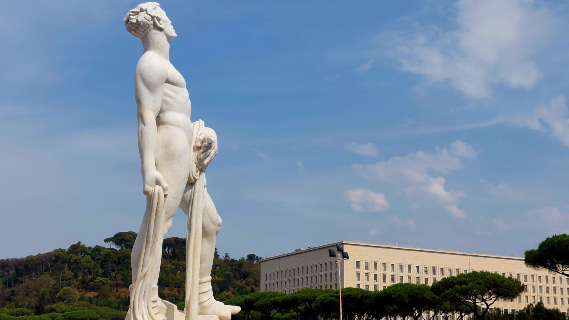 Stadio dei Marmi e Palazzo della Farnesina 