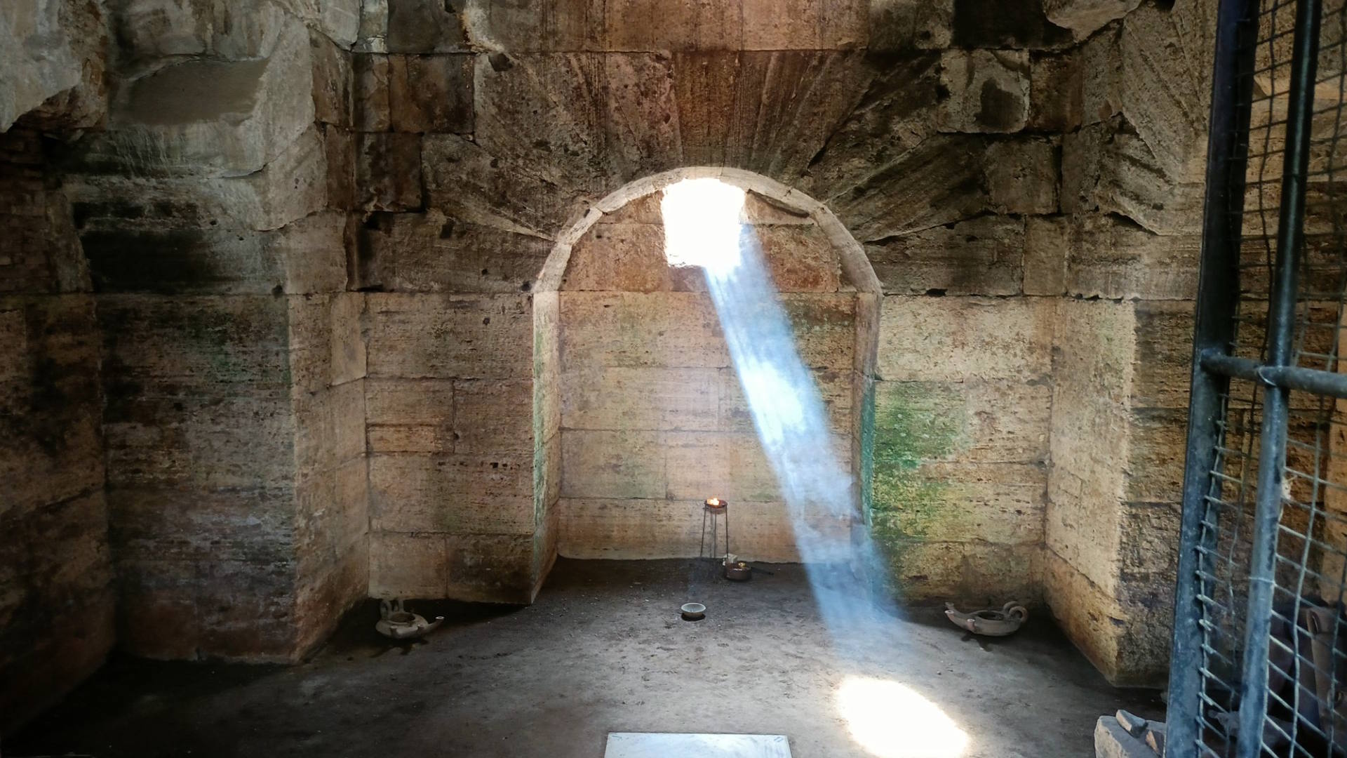 Foto gentile concessione di Mausoleo degli Equinozi Foto gentile concessione di Mausoleo degli Equinozi