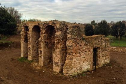 Cisterna romana monumentale Foto Parco Appia Antica