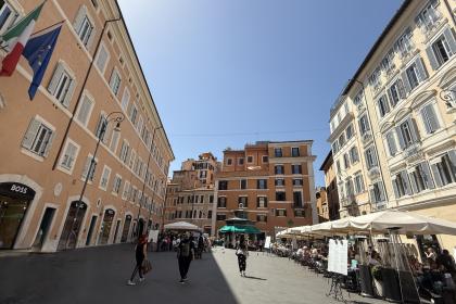 Piazza San Lorenzo in Lucina Ph. Turismo Roma Piazza San Lorenzo in Lucina Ph. Turismo Roma