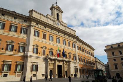 Piazza di Montecitorio Piazza di Montecitorio