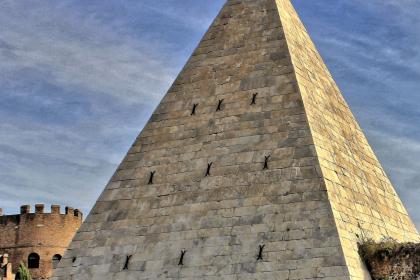 Piramide Cestia