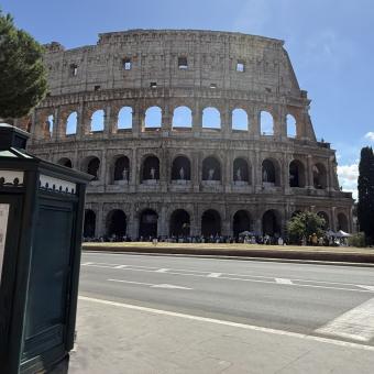 Casa dell'Acqua davanti al Colosseo ph. Turismo Roma