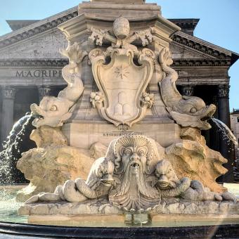 Fontana del Pantheon Foto Turismo Roma