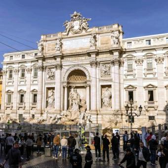 Fontana di Trevi passerella