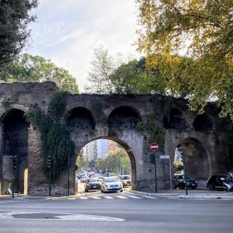 Porta Metronia foto Turismo Roma