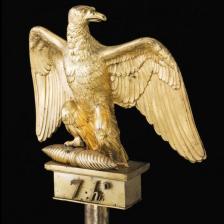  © Reunion des Musees Nationaux – Grand Palais Aquila del 7° Reggimento Ussari, bronzo dorato, 1804 (Parigi, Musée de l’Armée)