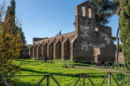 Chiesa di San Nicola - Castrum Caetani ph. Parco Archeologico dell'Appia Antica Official Facebook