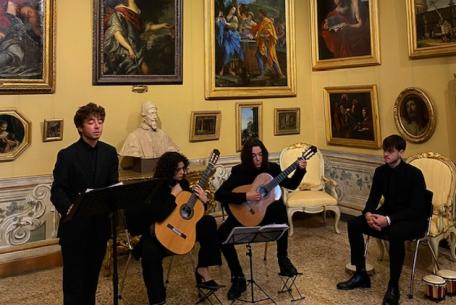Corsini suona-Foto: Ufficio stampa del sito ufficiale della Galleria Nazionale d’Arte Antica di Palazzo Corsini