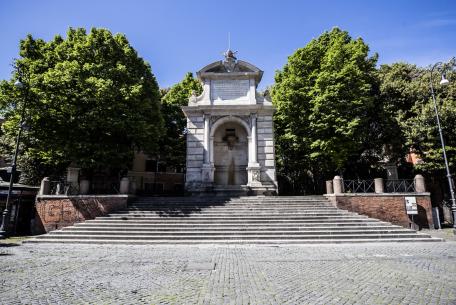 Fontana dell'Acqua Paola in piazza trilussa