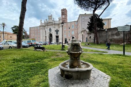 Fontana di Piazza S. Croce in Gerusalemme Ph. Turismo Roma Fontana di Piazza S. Croce in Gerusalemme Ph. Turismo Roma