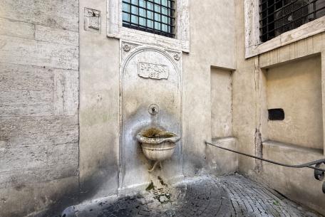 Fontanella di via della Posta Vecchia Ph. Turismo Roma Fontanella di via della Posta Vecchia Ph. Turismo Roma