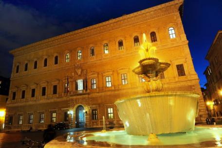 Piazza Farnese - Foto Profilo ufficiale Facebook Ambassade de France en Italie