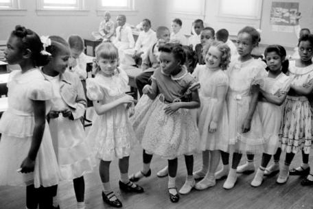 Integrazione scolastica alla Bernard School. 27 maggio 1955. Washington, D.C., U.S.A. Foto di Thomas J O'Halloran. © Courtesy U.S. News & World Report Magazine Photograph Collection Library of Congress Integrazione scolastica alla Bernard School. 27 maggio 1955. Washington, D.C., U.S.A. Foto di Thomas J O'Halloran. © Courtesy U.S. News & World Report Magazine Photograph Collection Library of Congress