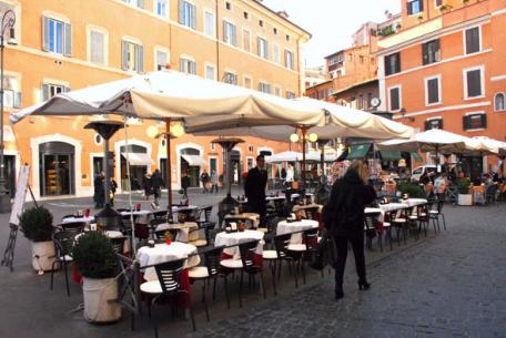 Piazza San Lorenzo in Lucina Piazza San Lorenzo in Lucina