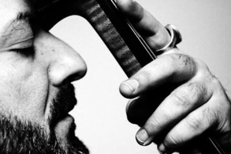 Redi Hasa-Foto sito ufficiale di Redi Hasa Facebook Redi Hasa-Foto sito ufficiale di Redi Hasa Facebook