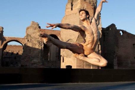 Roberto Bolle alle Terme di Caracalla ph. Luciano Romano Roberto Bolle alle Terme di Caracalla ph. Luciano Romano