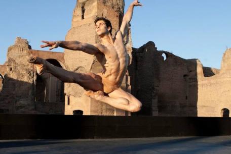 Roberto Bolle alle Terme di Caracalla, Roma ph. Luciano Romano Roberto Bolle alle Terme di Caracalla, Roma ph. Luciano Romano