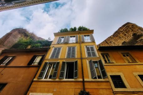 Via dell’Arco della Ciambella e le Terme di Agrippa