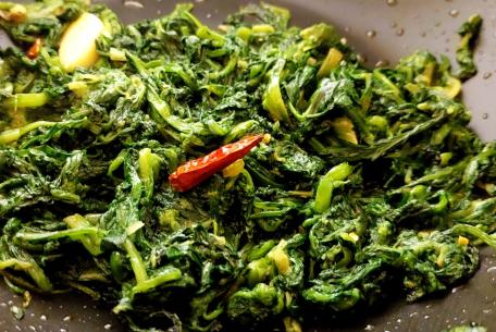 La cicoria ripassata Foto turismoroma La cicoria ripassata Foto turismoroma