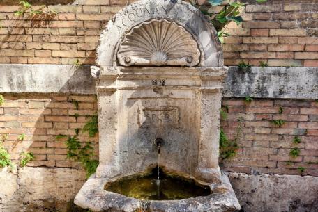 Fontana dell'Acqua Angelica a piazza delle Vaschette Foto Turismo Roma