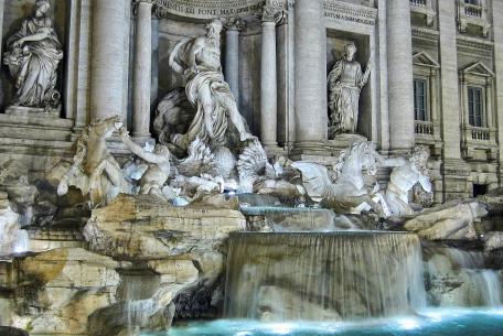 Fontana di Trevi - Palazzo Poli