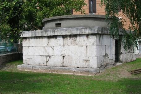 Sepolcro di Largo Talamo
