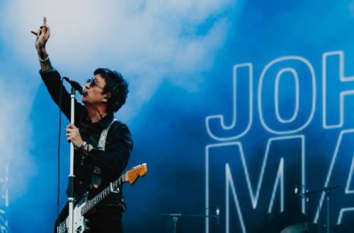 Johnny Marr-Foto: locandina ufficiale della manifestazione Johnny Marr-Foto: locandina ufficiale della manifestazione