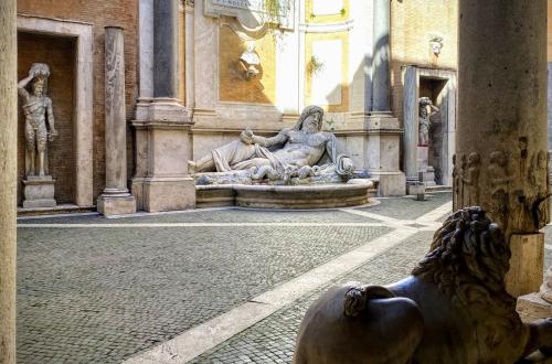 Marforio - Palazzo Nuovo ph. Turismo Roma Marforio - Palazzo Nuovo ph. Turismo Roma