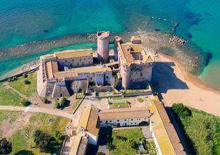 Sotto il cielo del castello di Santa Severa-Foto: soto ufficiale del Castello di Santa Severa