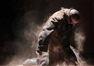 Tragudia - Il Canto di Edipo-Foto: locandina ufficiale dello spettacolo
